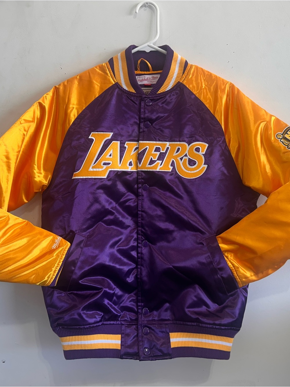 NEW never worn Mitchell & Ness Lakers 2000 Finals Vintage Bomber Satin Jacket